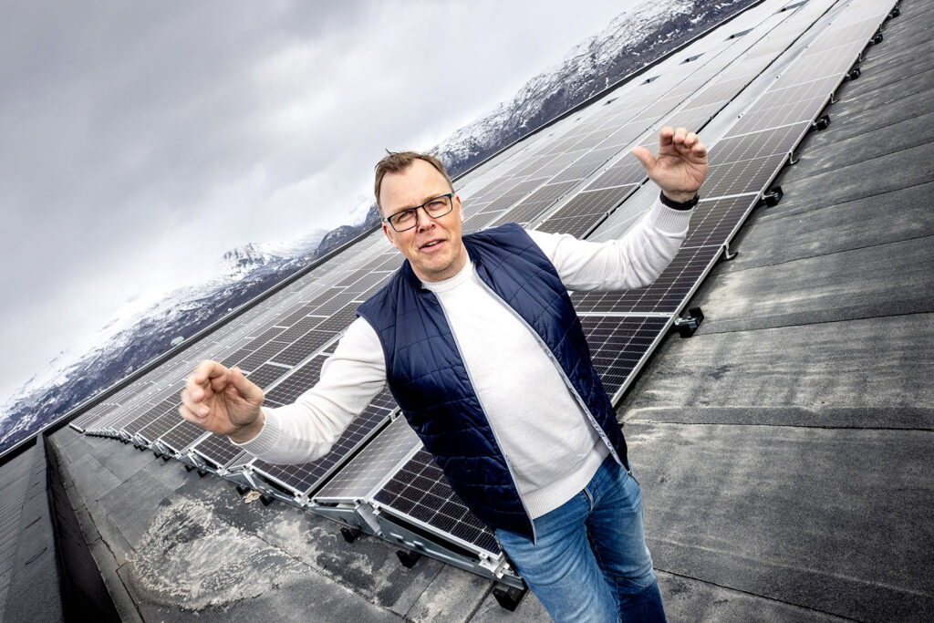 4 millioner kroner er investert i solceller og energitiltak ved REMA Distribusjon i Bjerkvik.